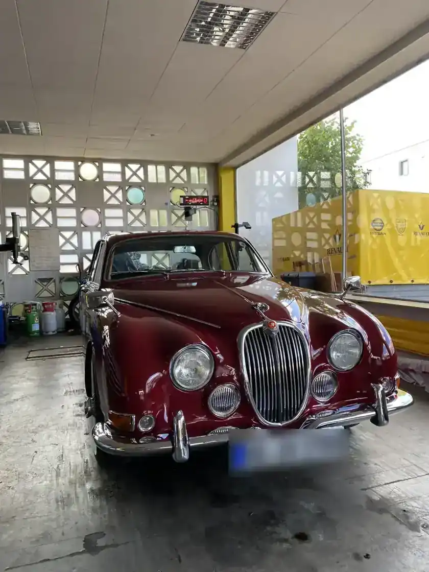Jaguar S-Type 3.4 in Dunkelrot