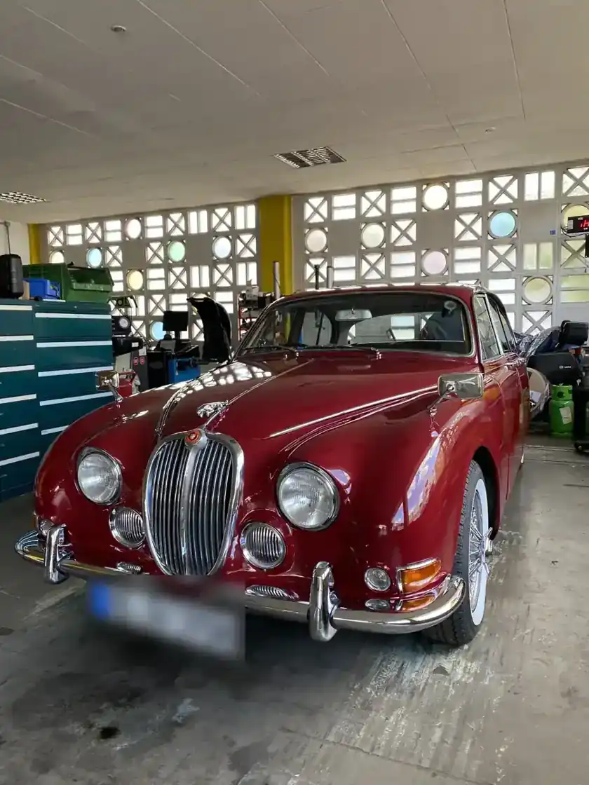 Jaguar S-Type 3.4 in der Werkstatt