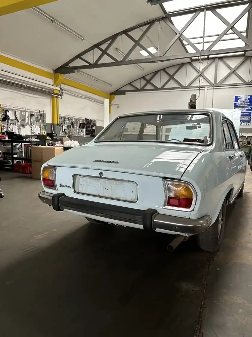Peugeot 504 Injection von hinten