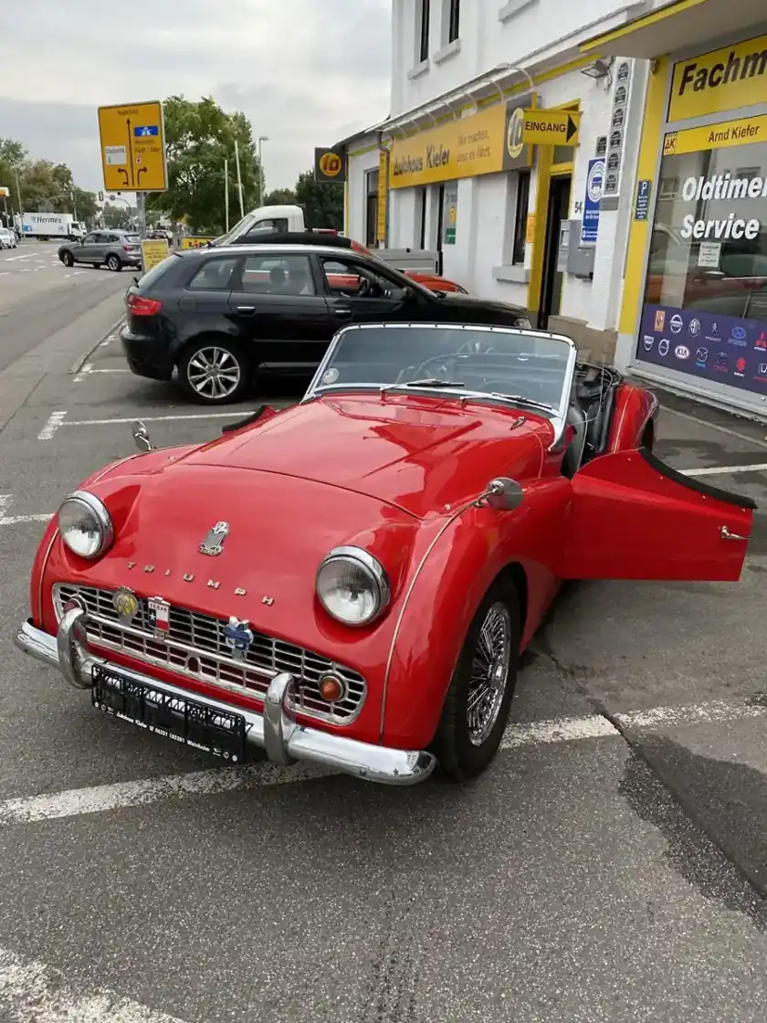 Roter Triumph TR3 Roadster