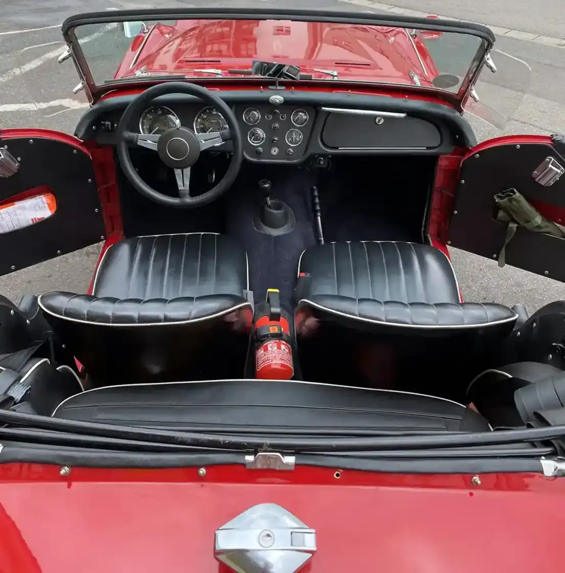 Cockpit des Triumph TR3 von oben