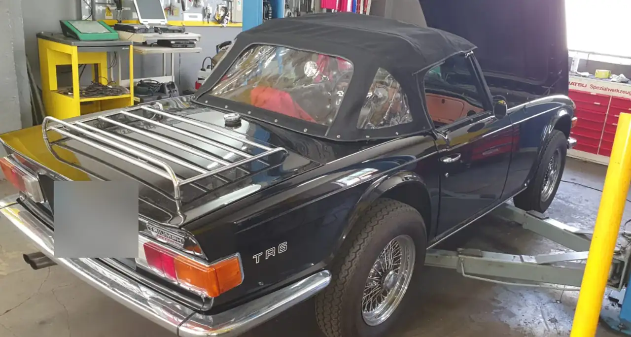 Triumph TR6 von hinten links